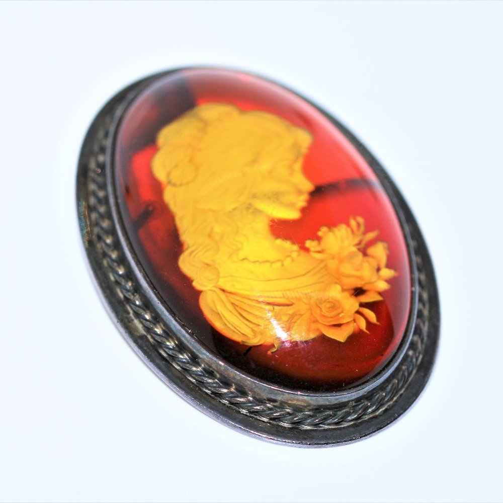 Vintage Baltic Amber Cameo